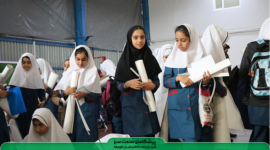 بازدید دانش آموزان یزدی از شرکت تعاونی تولیدی پیشگامان صنعت سبز